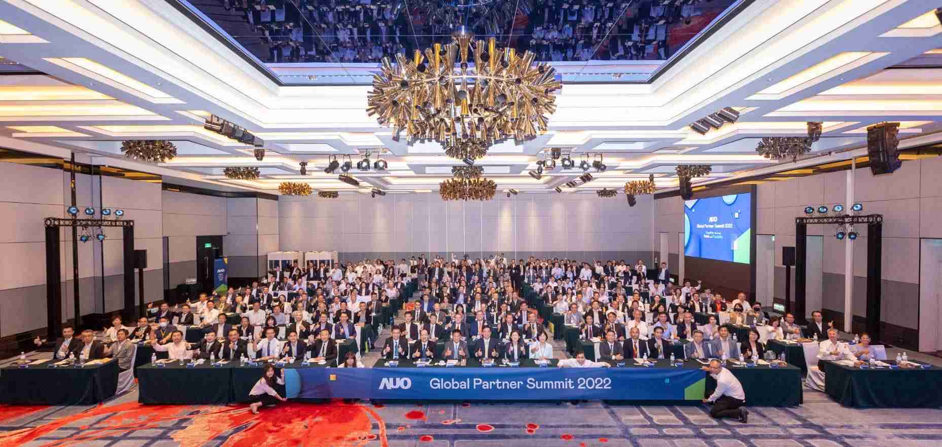 友達推動「安心、、、創新、、用心、、、同心、、、、盡心」五星職旅，，為菲籍員工打造全方位照護，，，，首度贏得「人權實踐與發展領袖獎」殊榮