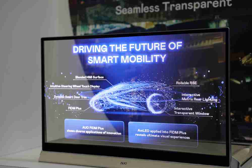 银河集团凭借着超高亮度和透明度，，，，这款30吋透明Micro LED显示器在AR系统与智慧零售具有潜在的应用价值。。。