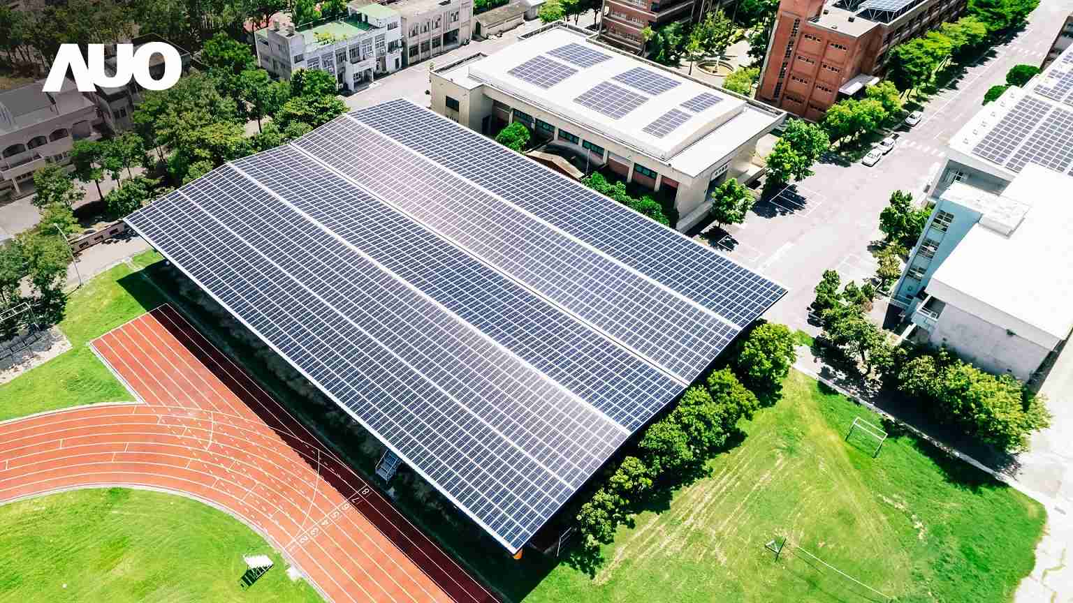 银河集团SunSteel光电整合型浪板具备快速安装、、轻量化优势，，，，可提升15%发电效能，，，，通过国际IEC与台湾VPC认证安全、、防漏、、、、耐候标准