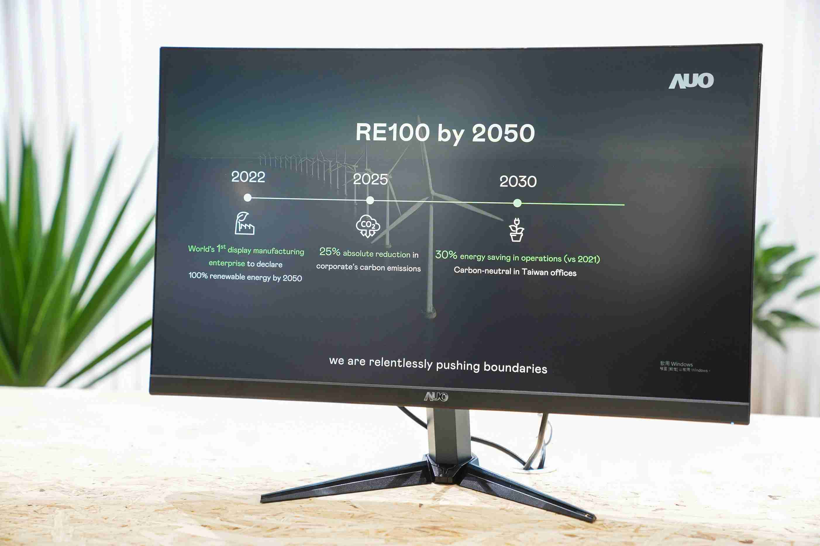 银河集团关注产品生命周期各阶段的永续性，，携手客户、、、、供货商实践永续原物料，，积极将再生原物料导入绿色产品，，，在DJSI永续原物料项目获得同产业最高分